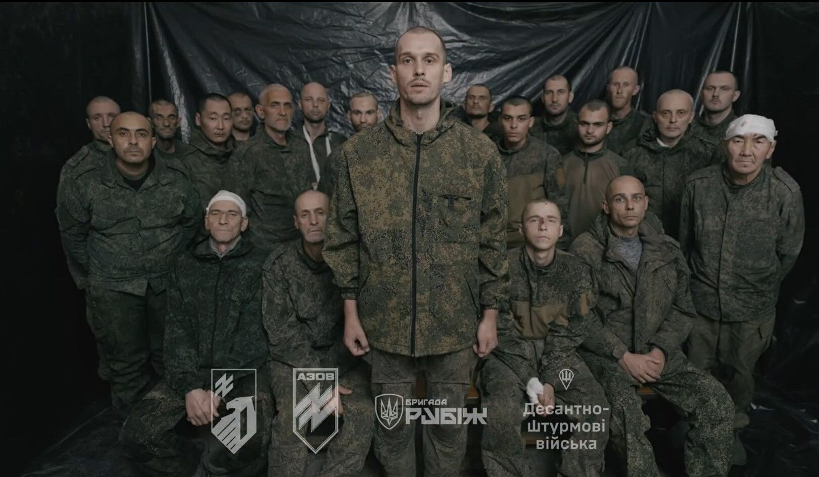 "Для них это лучший финал": в Донецкой области бойцы "Азова" взяли в плен два десятка оккупантов. Видео