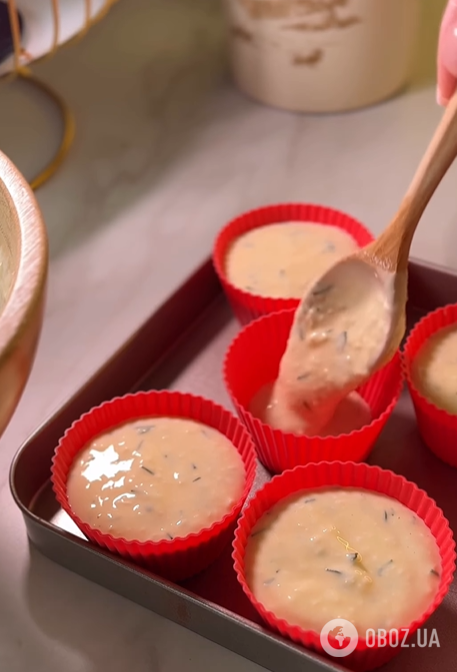 Як приготувати пухкі та ніжні кекси з плавленим сиром: ділимось неочікуваною ідеєю