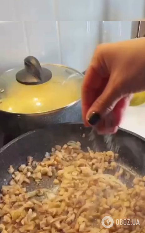 Як приготувати соковиті котлети на обід: рецепт з грибами і твердим сиром