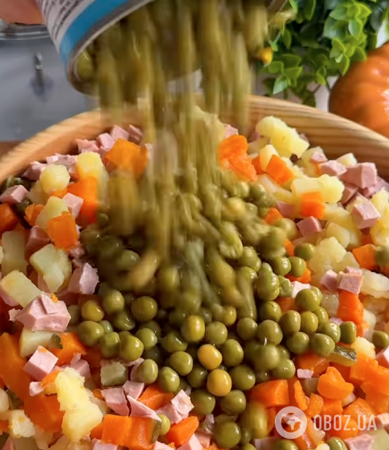 Салат олів'є-рулет для новорічного столу: ділимося рецептом оригінальної страви