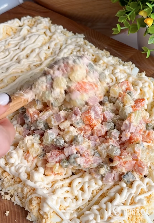 Салат олів'є-рулет для новорічного столу: ділимося рецептом оригінальної страви