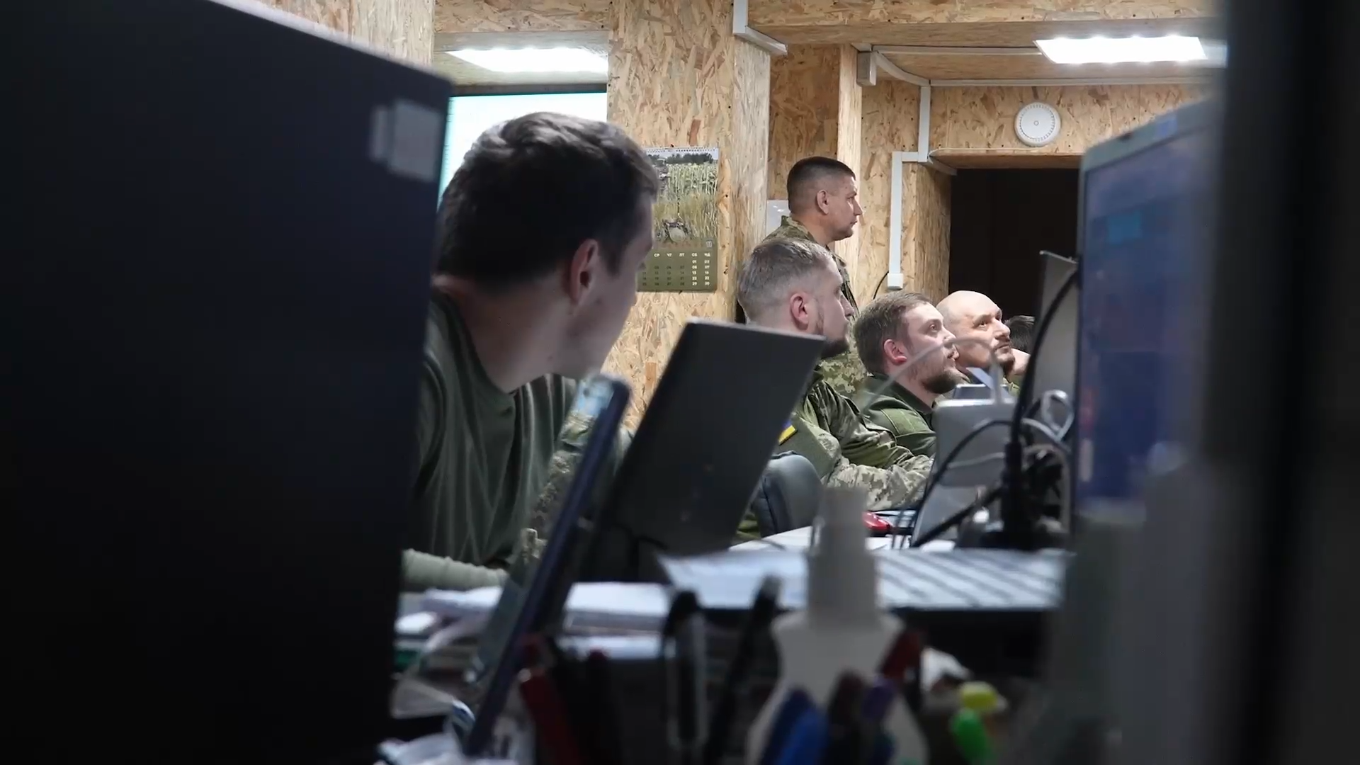 "Много важных вопросов обсудили": Зеленский приехал на фронт на Запорожье и вручил награды украинским воинам. Видео