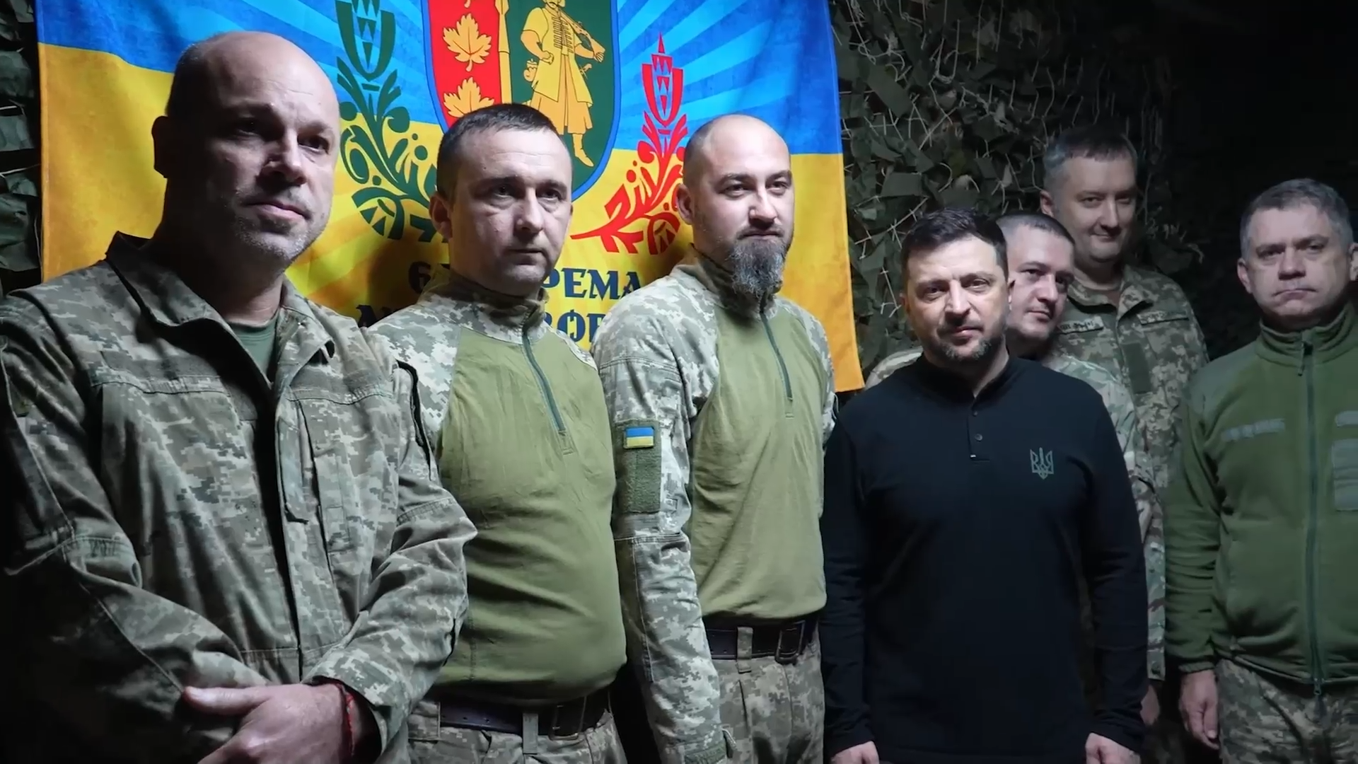 "Много важных вопросов обсудили": Зеленский приехал на фронт на Запорожье и вручил награды украинским воинам. Видео