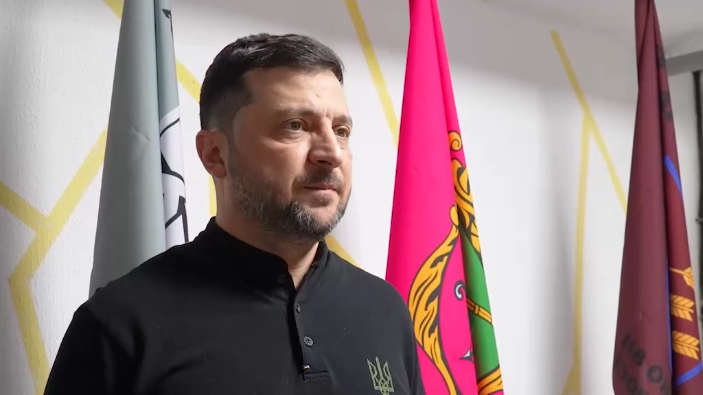 "Много важных вопросов обсудили": Зеленский приехал на фронт на Запорожье и вручил награды украинским воинам. Видео