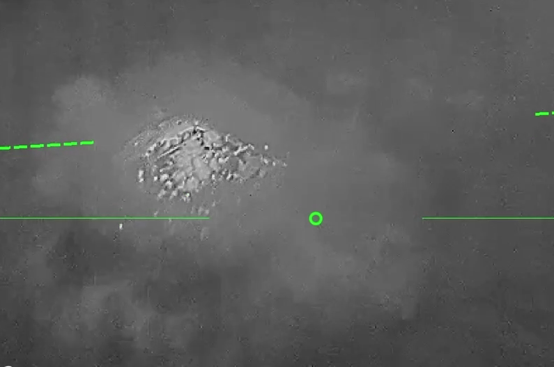 Сразу два украинских дрона "поймали" оккупанта на Сумщине. Видео