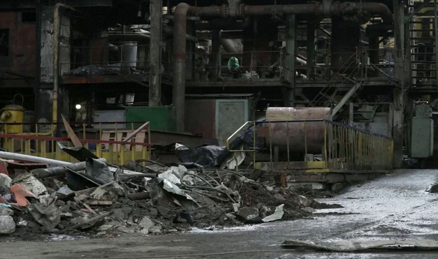 "Почти невозможно полностью защитить": журналистам показали одну из украинских ТЭС, которую постоянно атакуют ракетами россияне. Видео