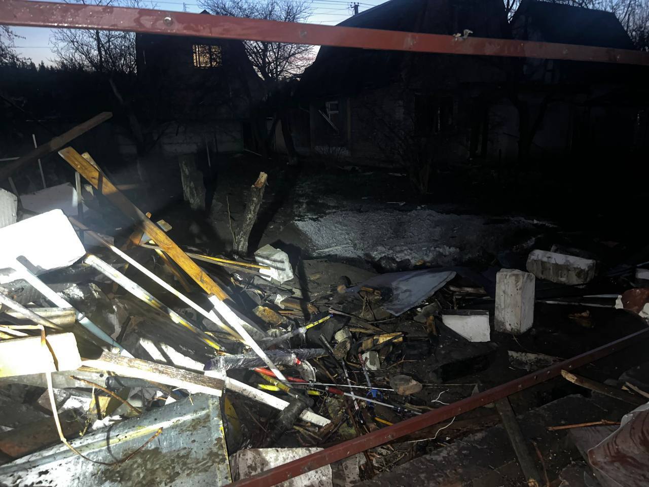 Оккупанты атаковали Киевскую область: пострадали шесть человек, среди них – ребенок. Фото