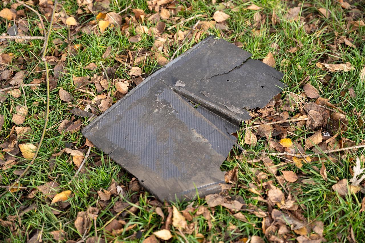 Зруйнований верхній поверх та вибиті вікна: у Києві внаслідок обстрілу пошкоджено два медзаклади. Подробиці та фото