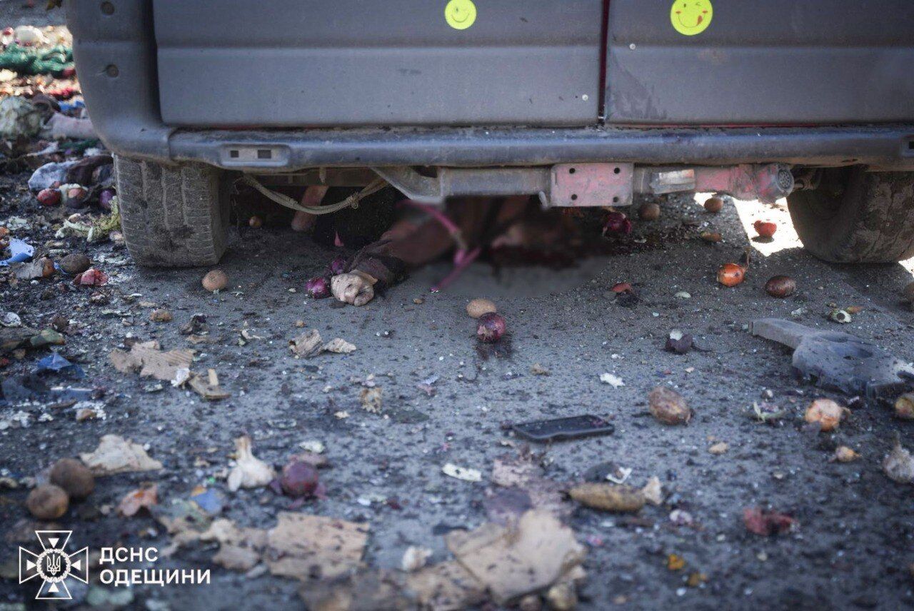 Окупанти атакували ринок у Чорноморську на Одещині: загинули двоє людей, десять поранено. Фото