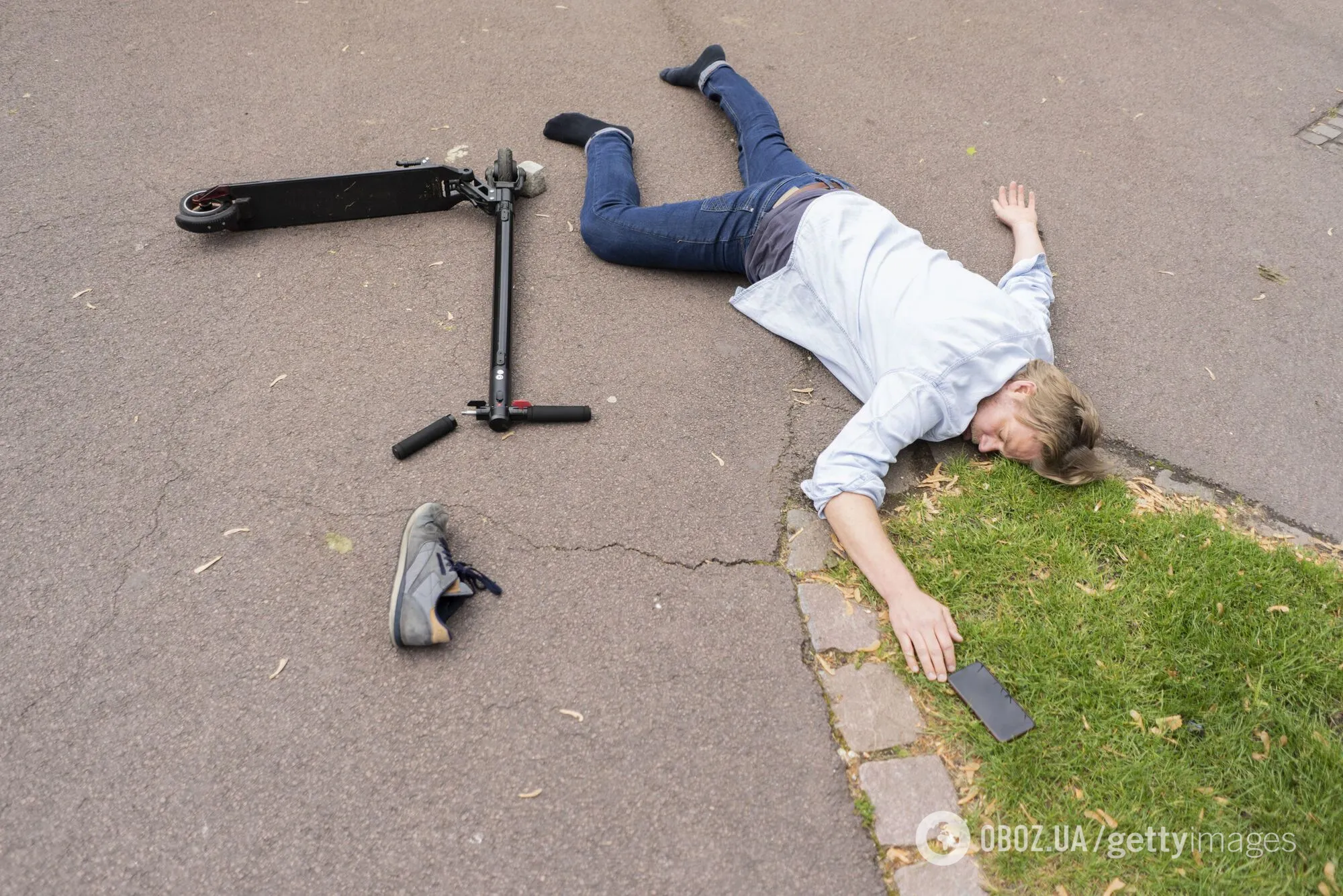 Їздять тротуарами й напідпитку: кількість ДТП через водіїв самокатів не зменшується, а проблему не вирішують