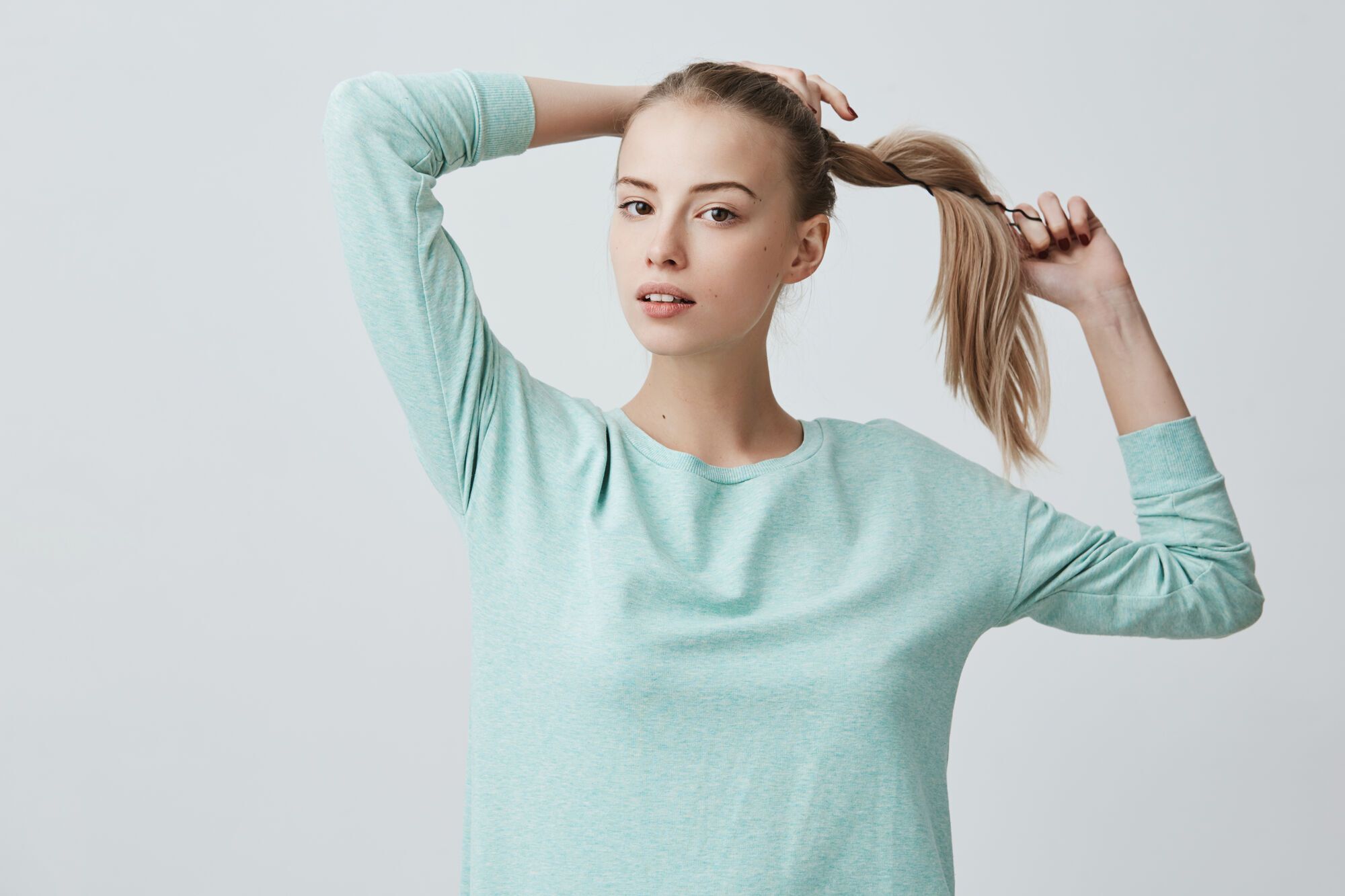 Яка зачіска може спровокувати випадання волосся: ви і не здогадувалися