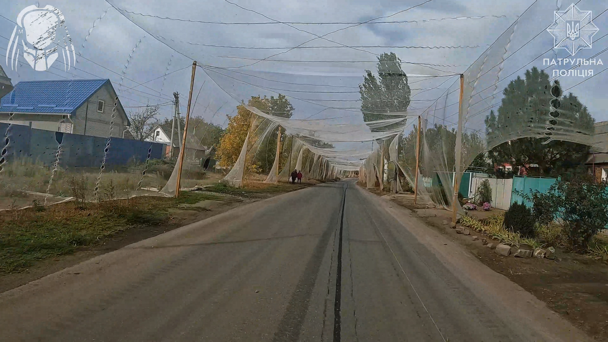 Подвірʼя зруйноване, а біля хвіртки – могила: з'явились кадри із понівеченої ворогом Костянтинівки. Відео