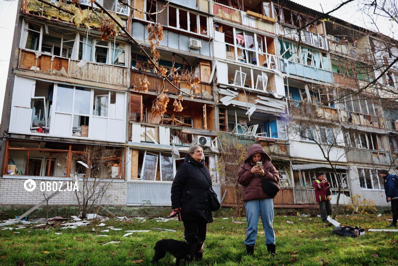 Дыра в стене дома и сгорело несколько квартир: последствия атаки РФ в Днепровском районе Киева. Фото и видео