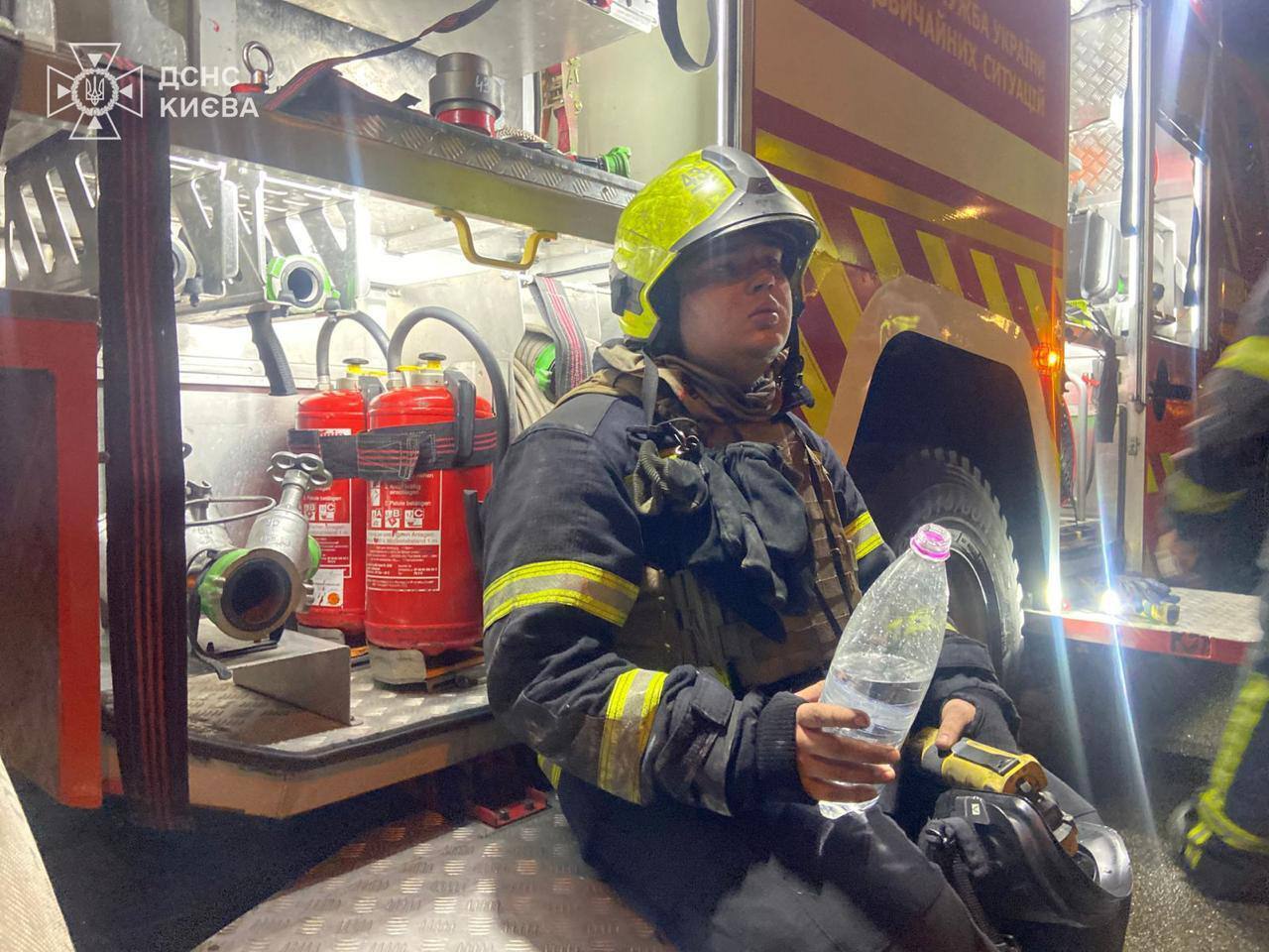 Росія атакувала Київ "Шахедами" і "Кинджалами": є жертва, постраждали десятки людей. Фото