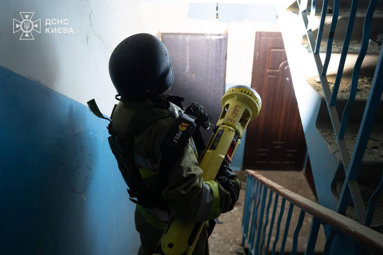 Росія атакувала Київ "Шахедами" і "Кинджалами": є жертва, постраждали десятки людей. Фото