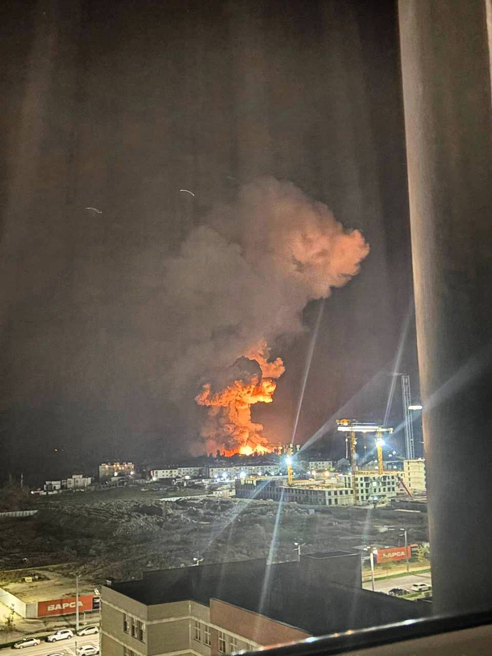 "Триває сильна пожежа": в СБУ розкрили деталі операції з ураження  нафтового терміналу  порту в Новоросійську. Фото і відео