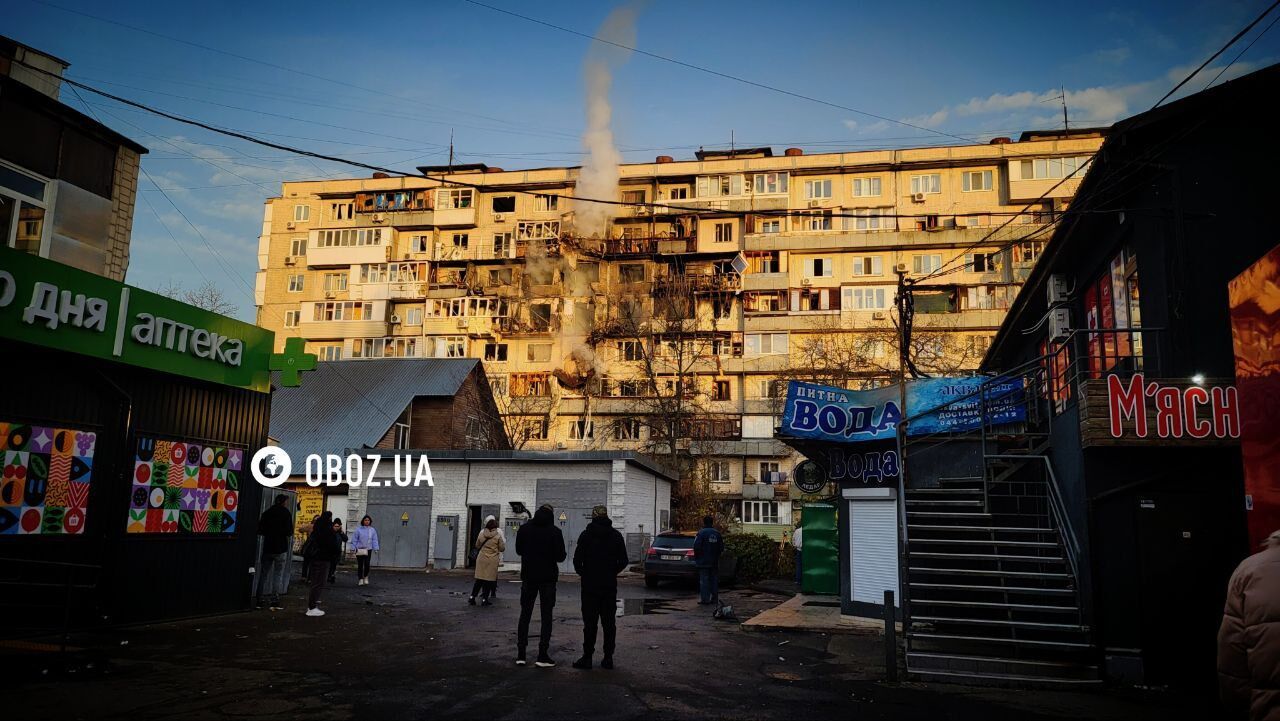 "Я умру сейчас здесь": у женщины под завалами дома в Киеве оказались дочь и зять, поисковые работы продолжаются. Видео