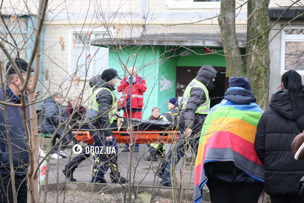 "Я умру сейчас здесь": у женщины под завалами дома в Киеве оказались дочь и зять, поисковые работы продолжаются. Видео