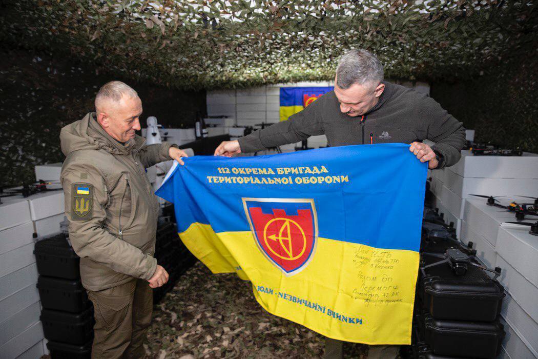 Кличко передав на фронт від громади столиці дрони різних типів та літаки-перехоплювачі