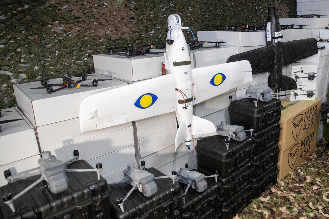 Кличко передав на фронт від громади столиці дрони різних типів та літаки-перехоплювачі