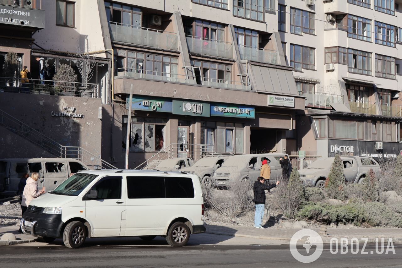 Повреждено ограждение посольства Азербайджана и жилой комплекс: последствия атаки РФ на Лукьяновке в Киеве. Фото и видео
