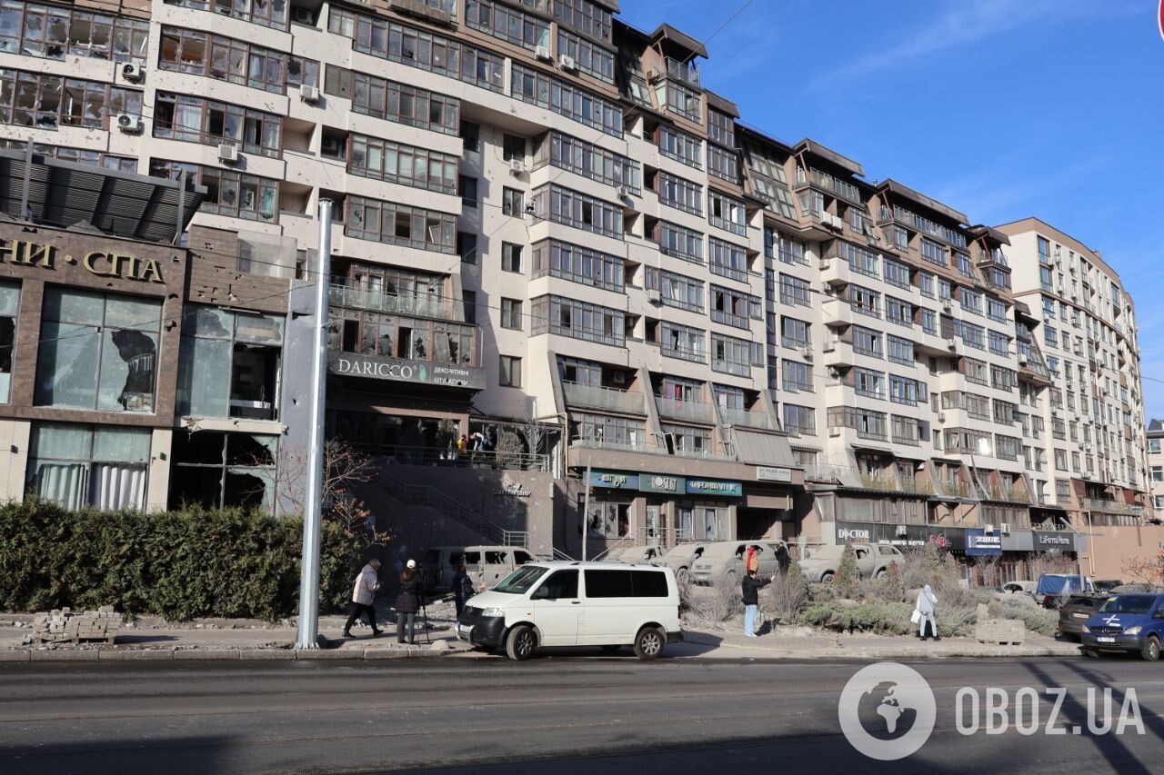 Повреждено ограждение посольства Азербайджана и жилой комплекс: последствия атаки РФ на Лукьяновке в Киеве. Фото и видео