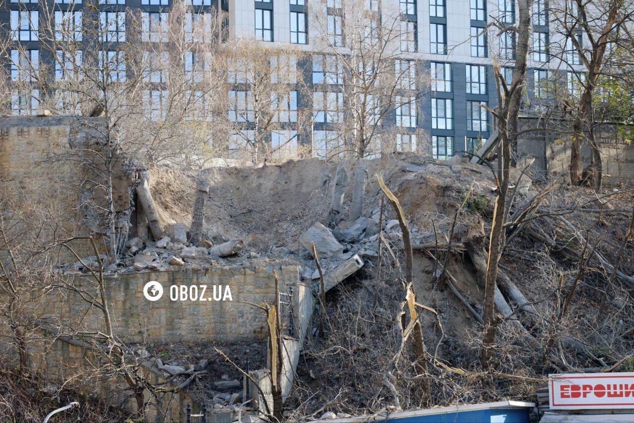 Повреждено ограждение посольства Азербайджана и жилой комплекс: последствия атаки РФ на Лукьяновке в Киеве. Фото и видео