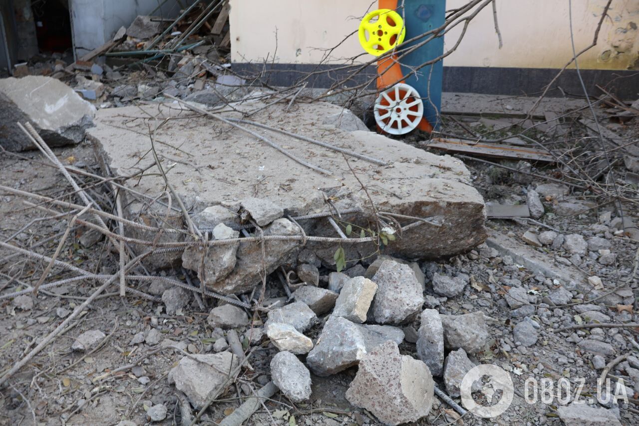 Повреждено ограждение посольства Азербайджана и жилой комплекс: последствия атаки РФ на Лукьяновке в Киеве. Фото и видео