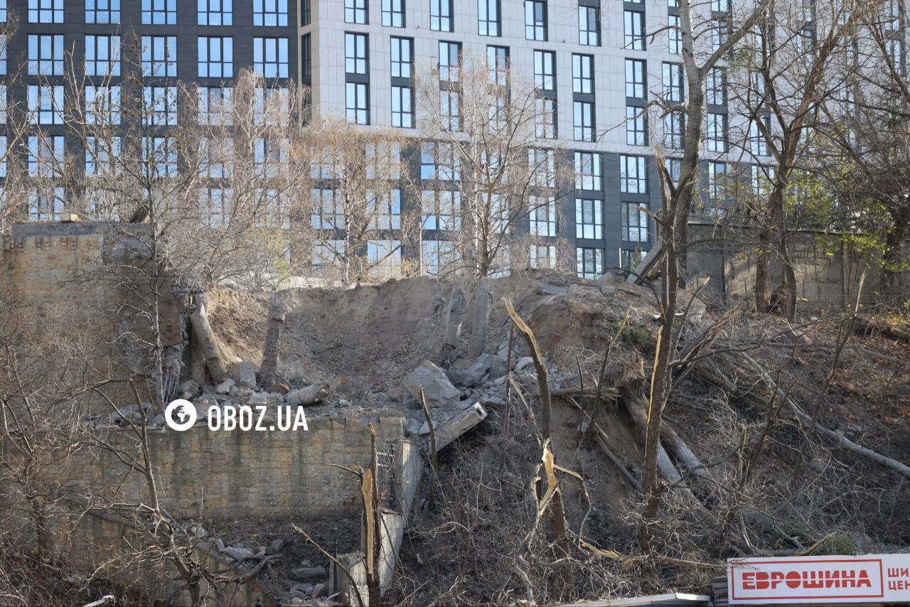 Повреждено ограждение посольства Азербайджана и жилой комплекс: последствия атаки РФ на Лукьяновке в Киеве. Фото и видео