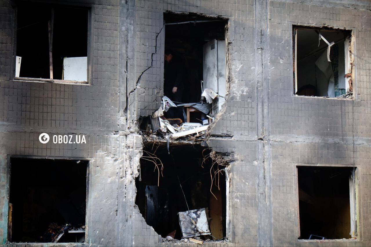 Дыра в стене дома и сгорело несколько квартир: последствия атаки РФ в Днепровском районе Киева. Фото и видео