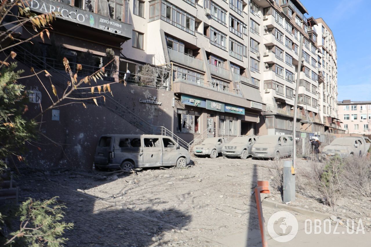 Повреждено ограждение посольства Азербайджана и жилой комплекс: последствия атаки РФ на Лукьяновке в Киеве. Фото и видео