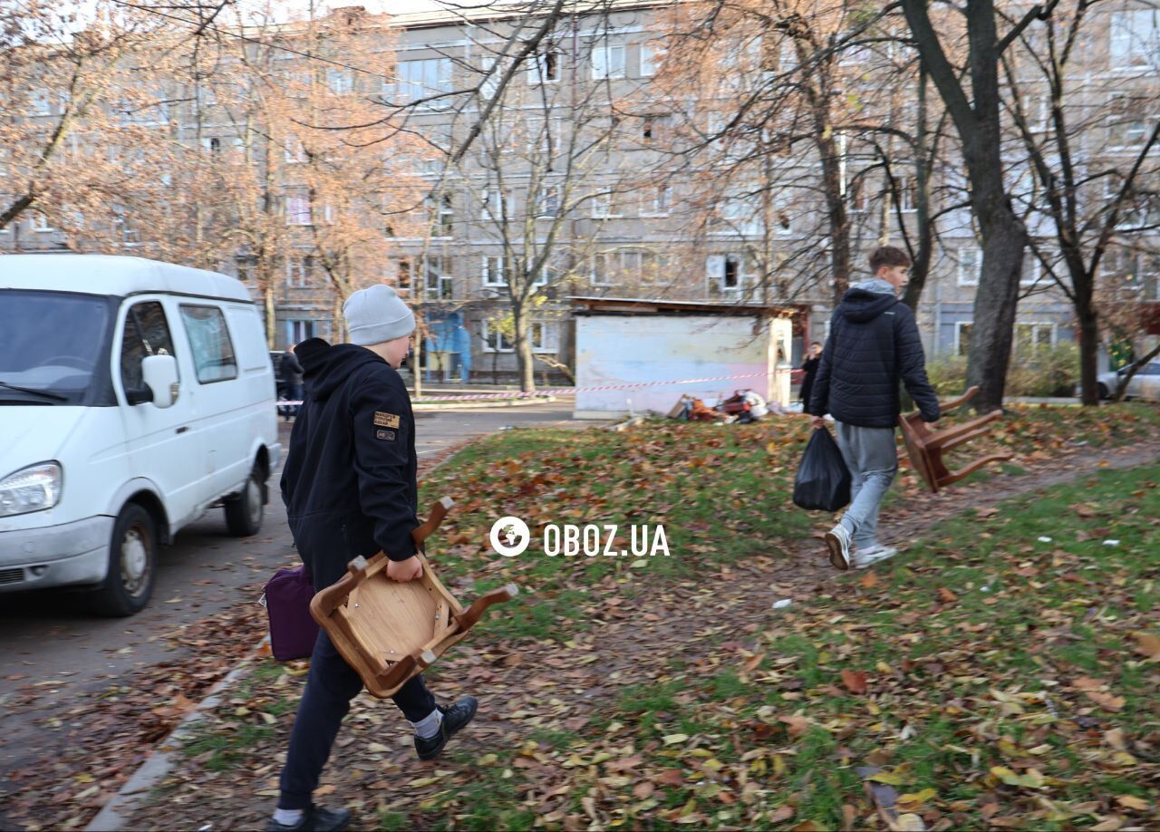 Дыра в стене дома и сгорело несколько квартир: последствия атаки РФ в Днепровском районе Киева. Фото и видео