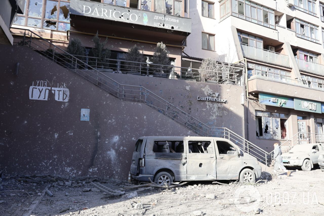 Повреждено ограждение посольства Азербайджана и жилой комплекс: последствия атаки РФ на Лукьяновке в Киеве. Фото и видео