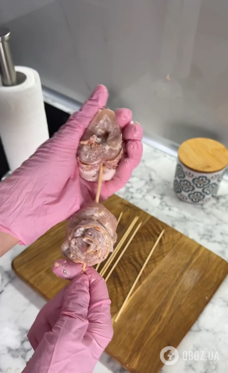 Курячі шашлички з беконом та часниковим соусом: ідеально на кожен день або для святкового столу