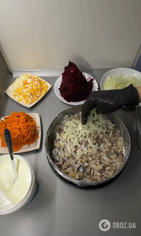 "Шуба" на Новый год, которая не навредит фигуре: как приготовить низкокалорийный праздничный салат