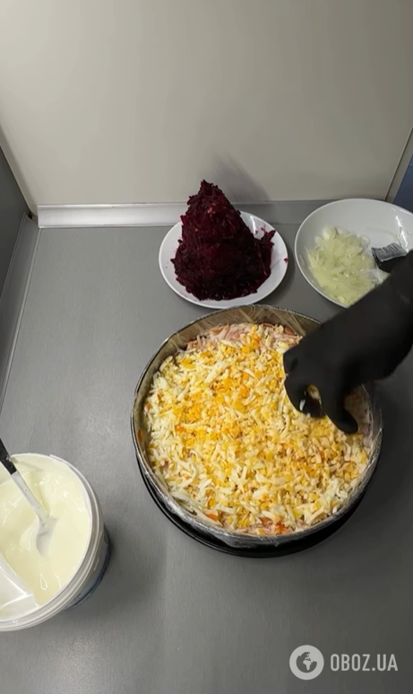 "Шуба" на Новый год, которая не навредит фигуре: как приготовить низкокалорийный праздничный салат