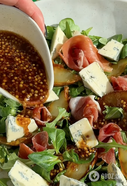 Коли олів'є набрид: легкий салат для новорічного столу із зелені, хамона та сиру