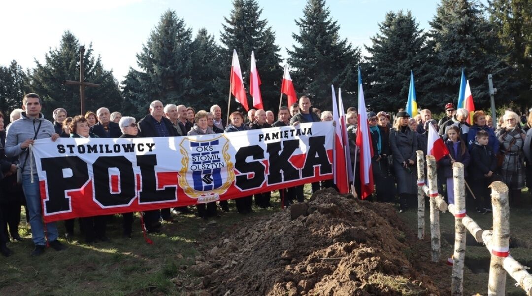 Російські наративи не працюють: на Львівщині перепоховали ексгумовані останки загиблих польських військових