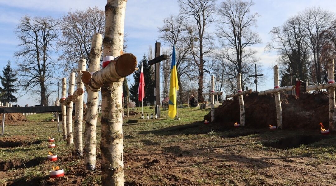 Російські наративи не працюють: на Львівщині перепоховали ексгумовані останки загиблих польських військових