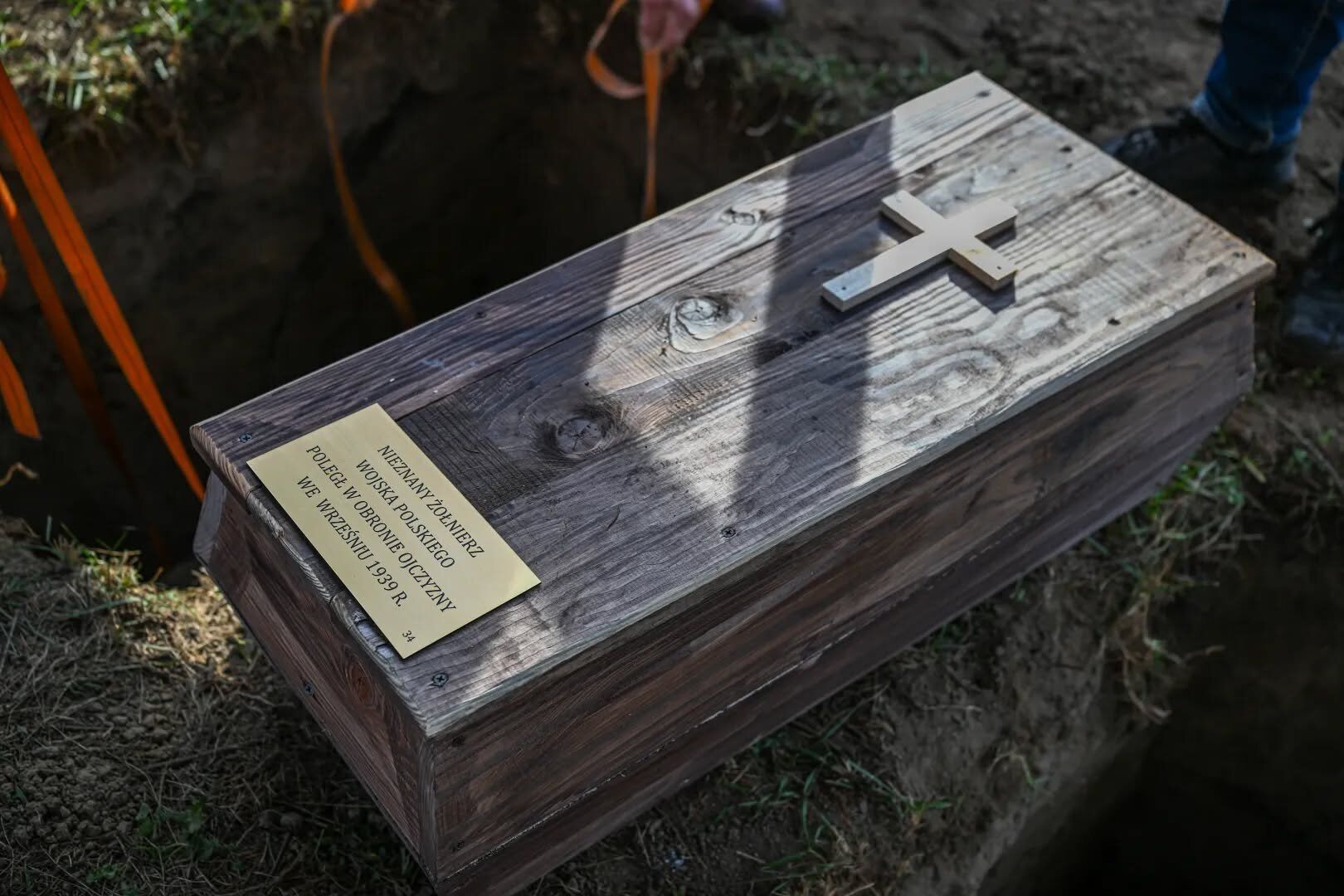 Російські наративи не працюють: на Львівщині перепоховали ексгумовані останки загиблих польських військових