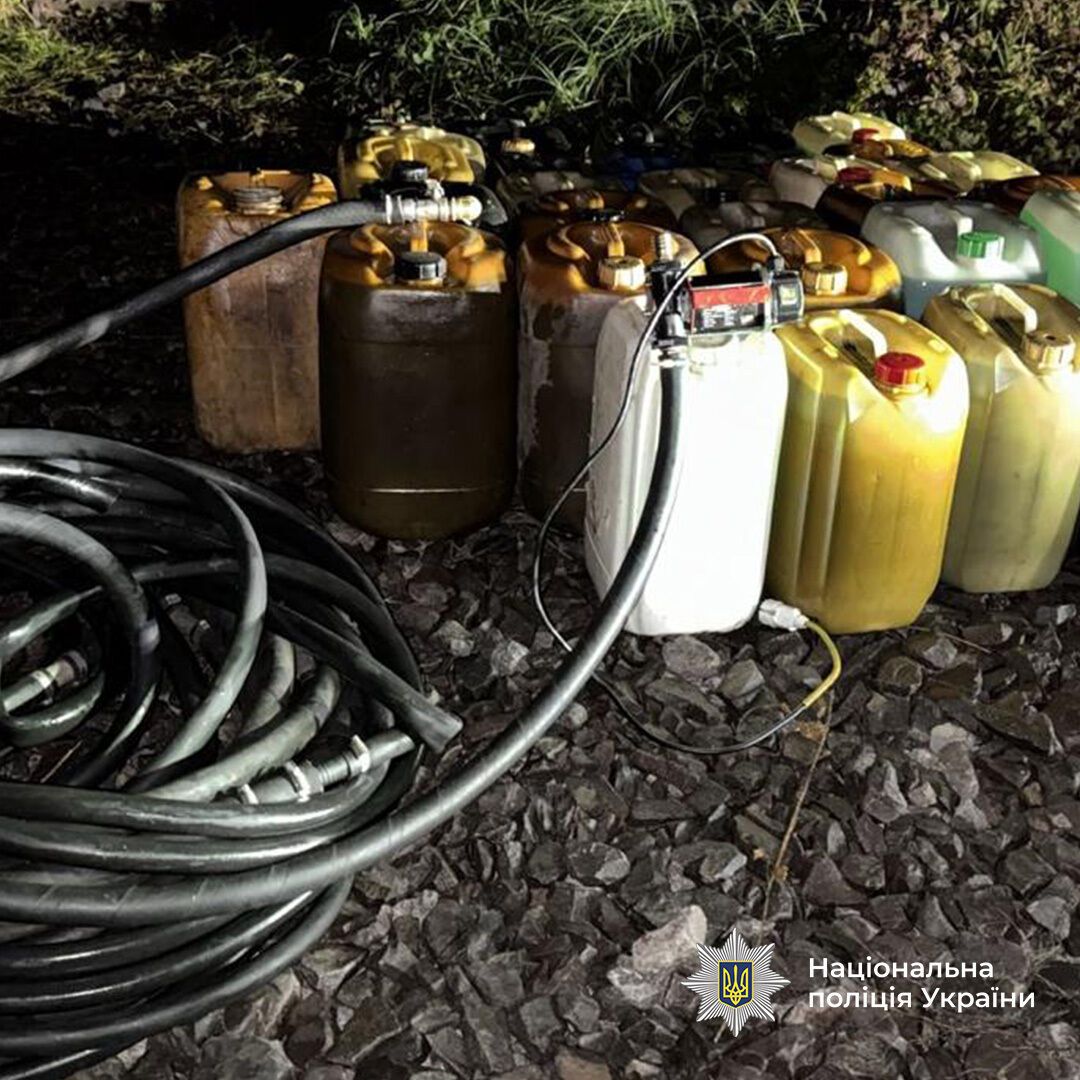 Сливали топливо из локомотивов: на Закарпатье задержали шестерых работников "Укрзалізниці". Фото