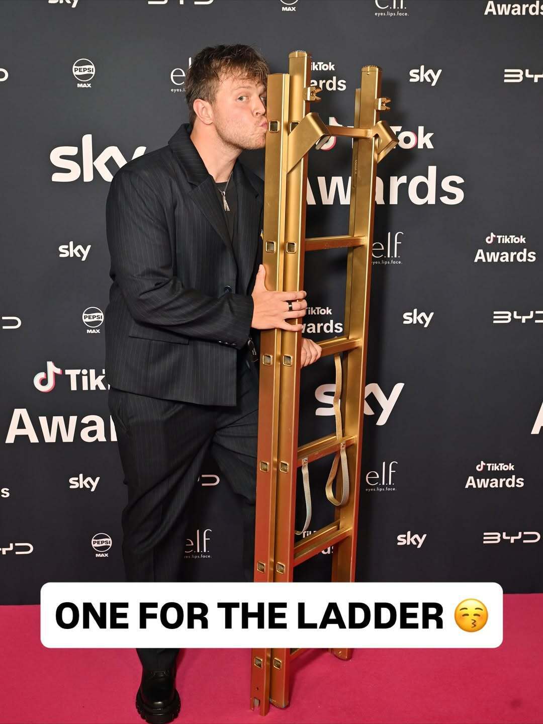 Блогер из Украины получил главный приз "Автор года" ежегодной премии от TikTok в Великобритании. Видео