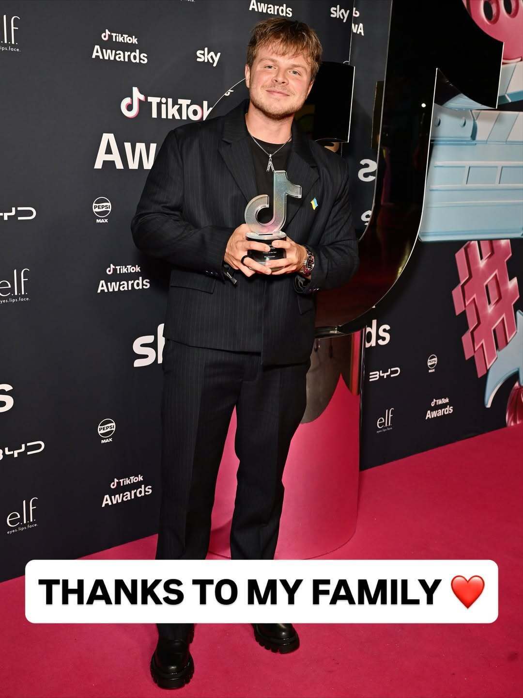Блогер из Украины получил главный приз "Автор года" ежегодной премии от TikTok в Великобритании. Видео
