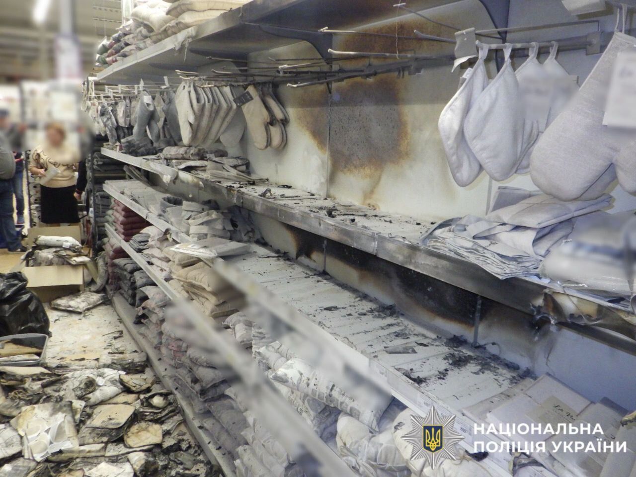 Під Києвом іноземець влаштував пожежу в гіпермаркеті та втік. Подробиці та фото