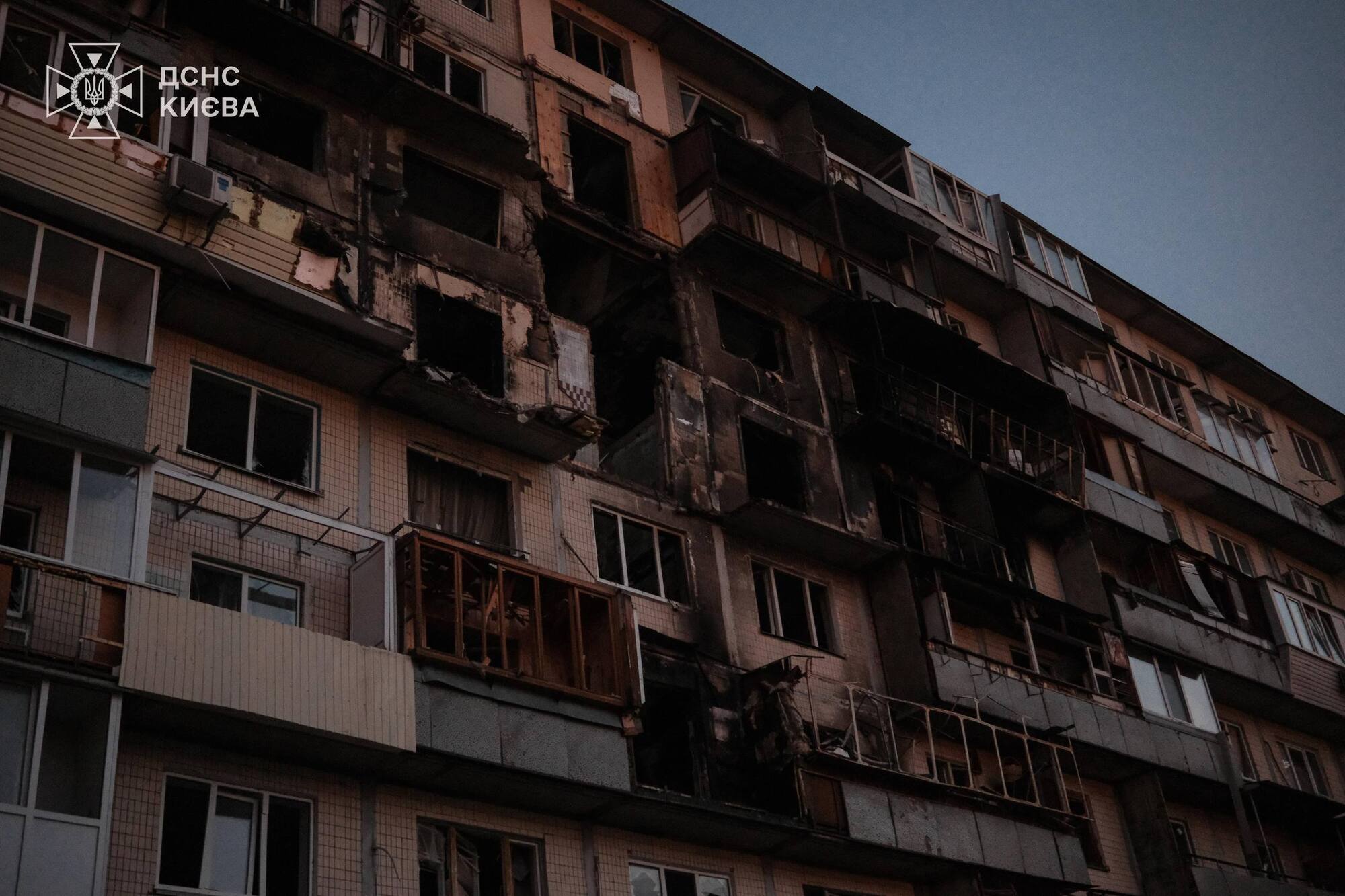 Врятовано 68 людей, серед них – п'ятеро дітей: у Деснянському районі завершили аварійні роботи після жахливої атаки РФ. Фото