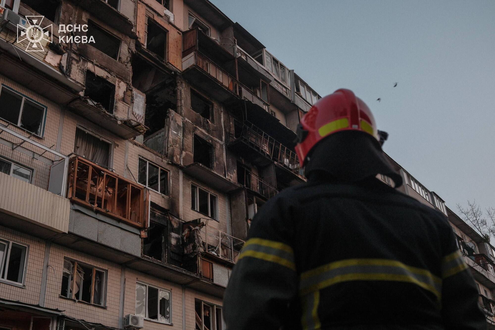 Врятовано 68 людей, серед них – п'ятеро дітей: у Деснянському районі завершили аварійні роботи після жахливої атаки РФ. Фото