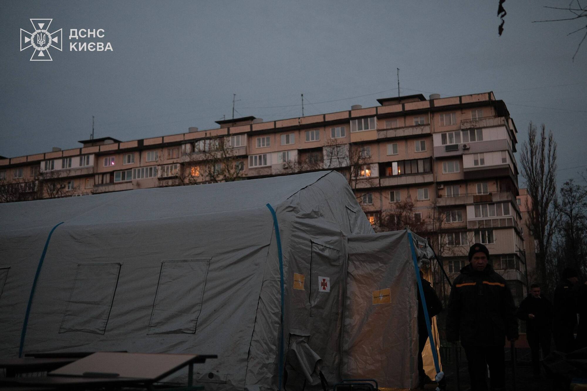 Врятовано 68 людей, серед них – п'ятеро дітей: у Деснянському районі завершили аварійні роботи після жахливої атаки РФ. Фото