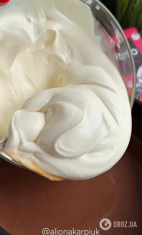 Ніжний баварський десерт без випікання: ділимось простим рецептом десерту до чаю