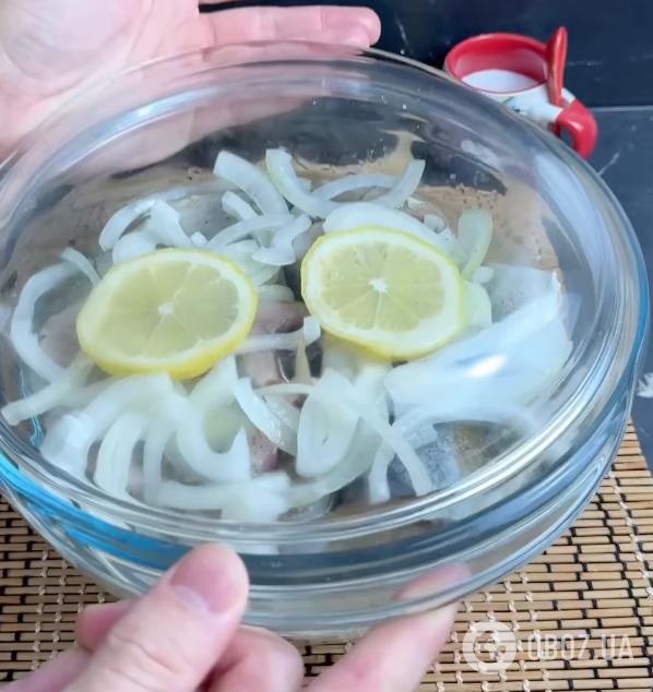 Маринованная сельдь с луком и лимоном: делимся рецептом очень вкусной закуски
