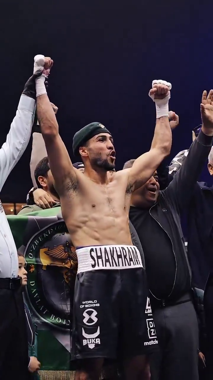 Непобедимый боксер отправил в нокаут чемпиона России. Видео